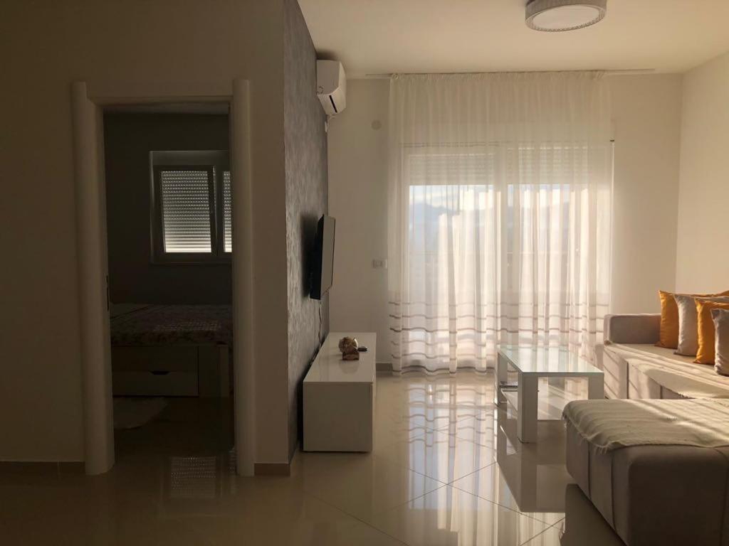 Luda Kuca Apartment บาร์ ภายนอก รูปภาพ